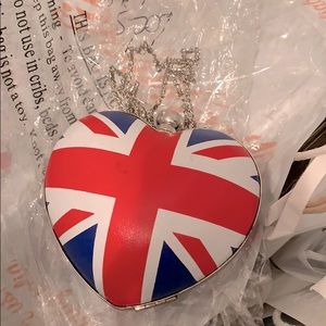 Mini heart shape crossbody chain strap bag